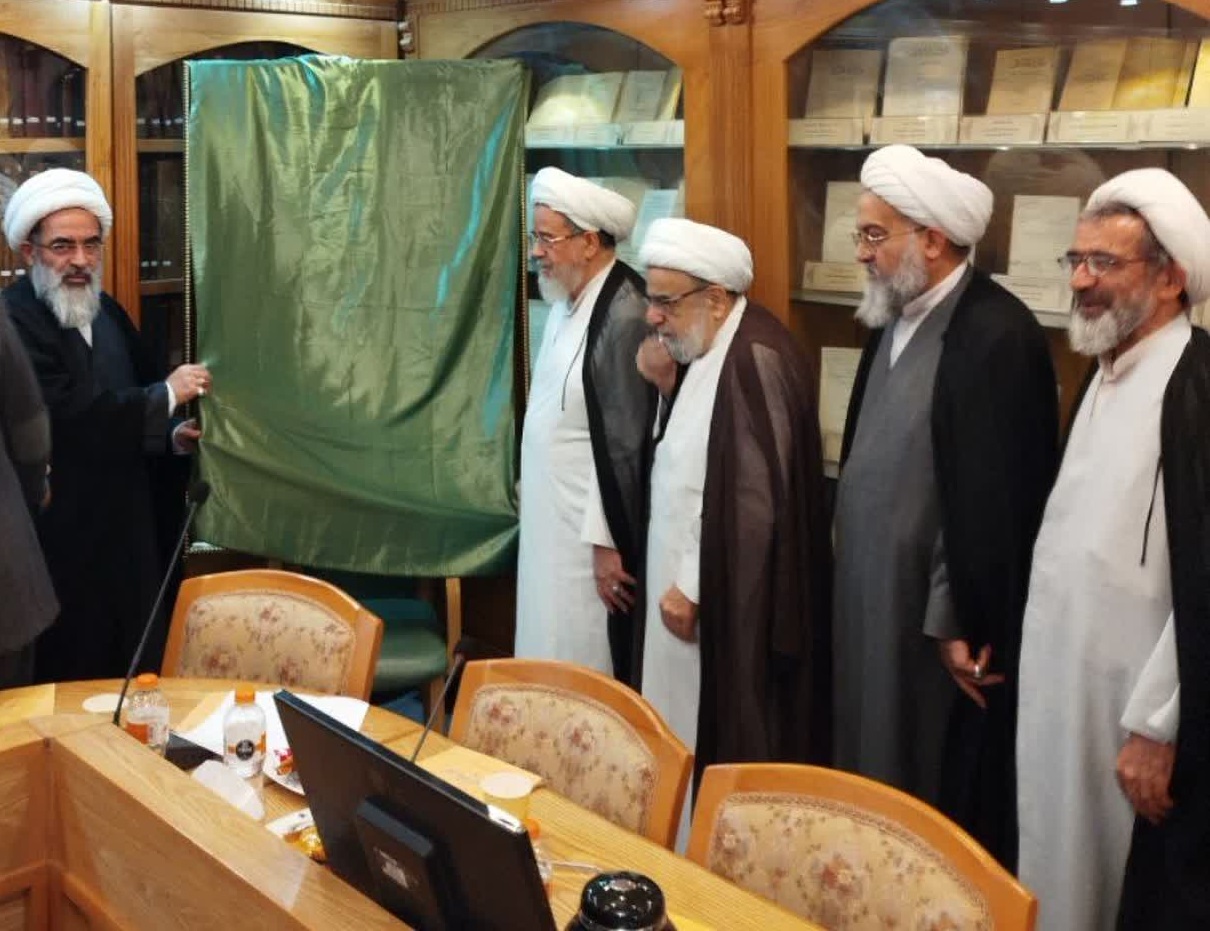نشست علمی و رونمایی از پوستر «کنگره جهانی هزاره علامه کراجکی» در کتابخانه مسجد اعظم
